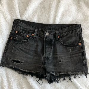 Black Levi’s shorts